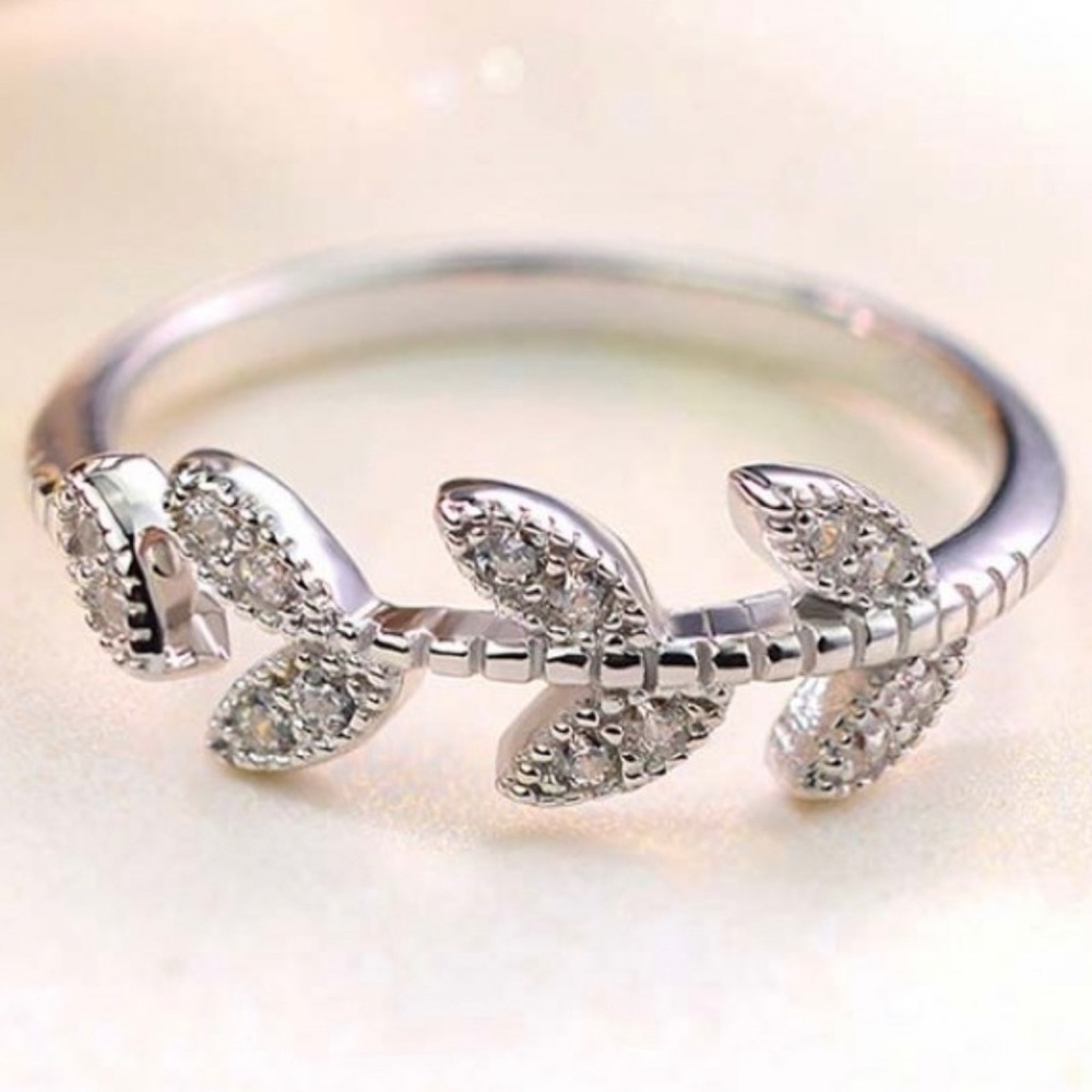 Silver leaf ring
